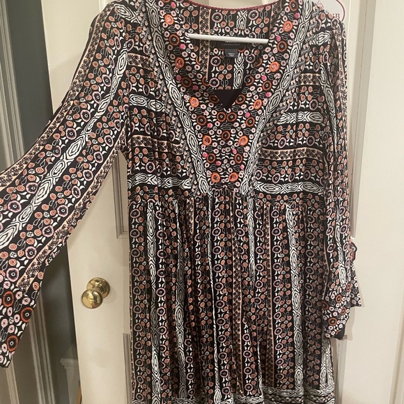 Beautiful embroidered Maeve tunic dress from Anthropologie - Picture 2 of 7